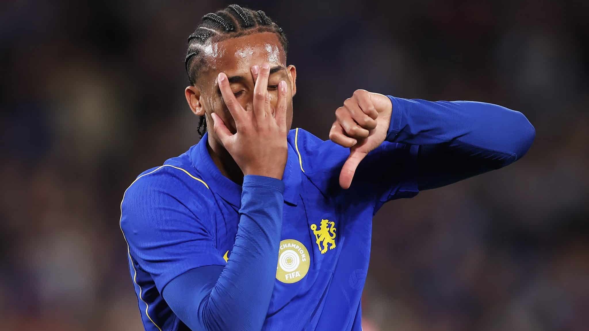 João Pedro comemorando gol pelo Chelsea