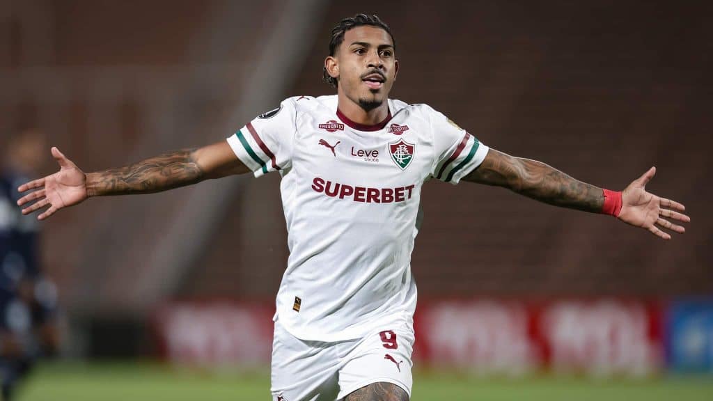 John Kennedy em ação pelo Fluminense