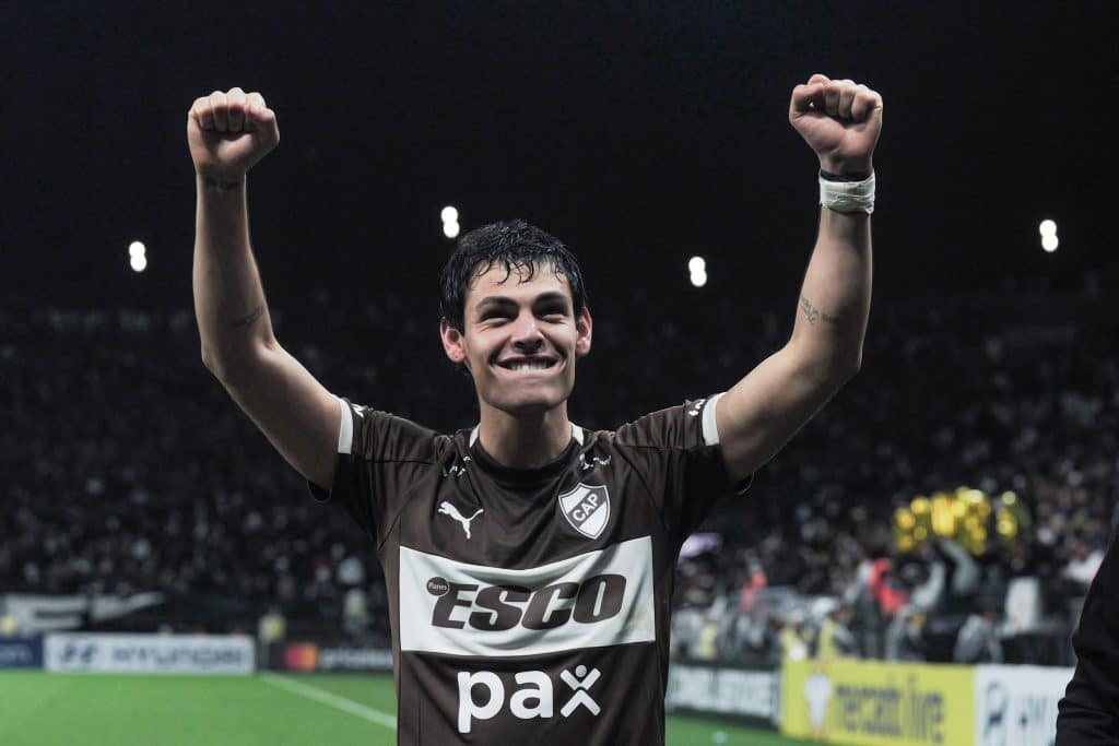 Franco Zapiola em ação pelo Platense