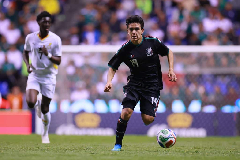 Gilberto Mora, do México, é o jogador mais jovem da Copa, com 17 anos