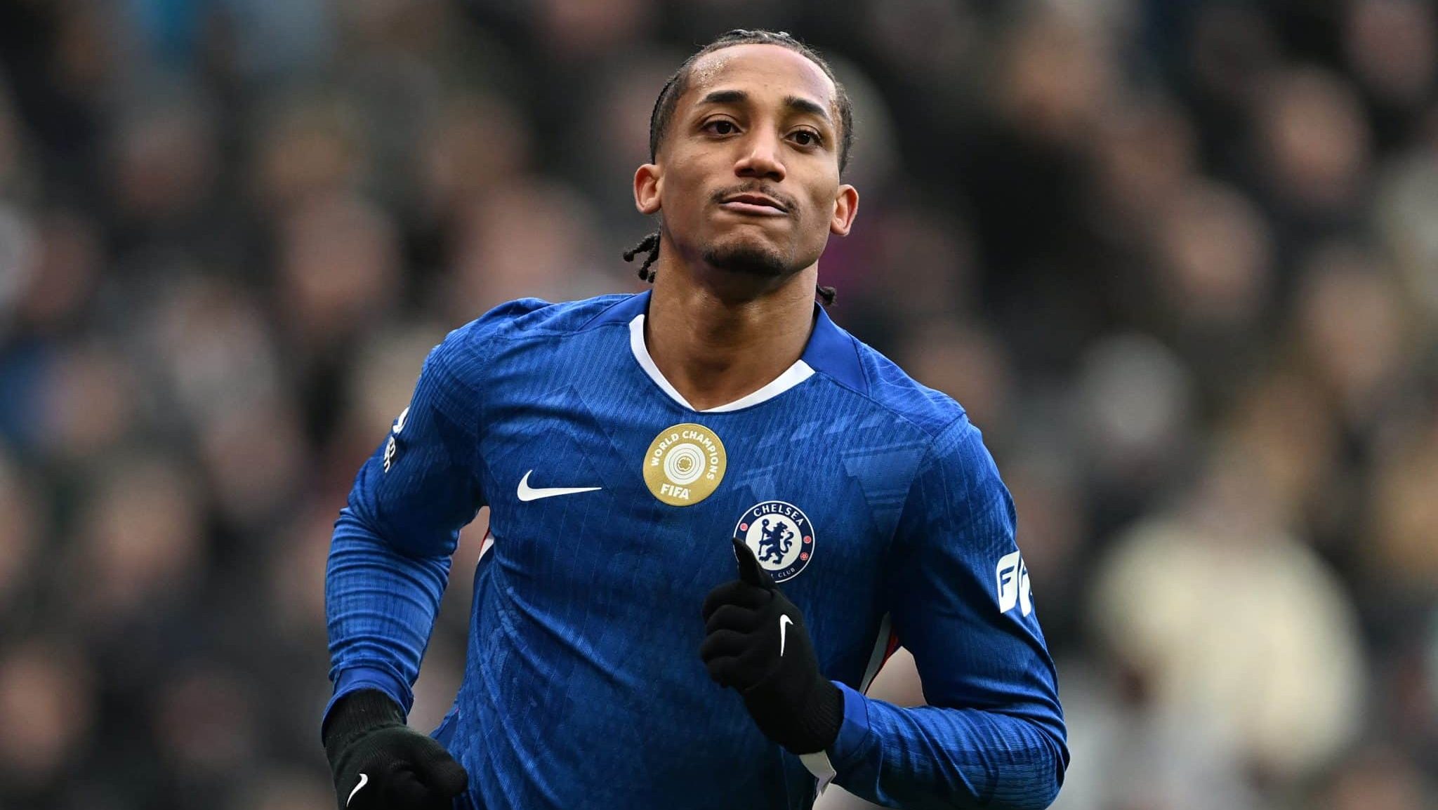 João Pedro em ação pelo Chelsea
